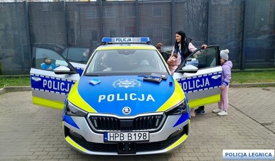 Najmłodsi uczestnicy ruchu drogowego odwiedzili legnickich policjantów