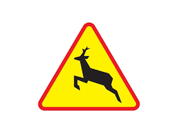 Znak drogowy ostrzegawczy w postaci żółtego trójkąta z czerwoną obwódką i obrazkiem przedstawiającym jelenia.