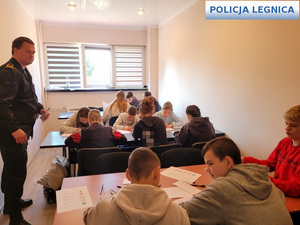 uczestnicy wypełniający test wiedzy