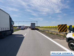 pojazdy stojące w korku na autostradzie A4