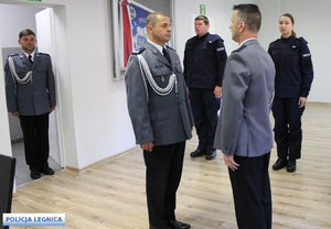 Policjanci podczas ślubowania w KMP w Legnicy