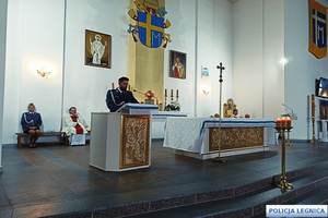 Kapelan Ks. Józef Borowski wygłaszający w kościele homilie