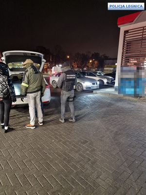 Policja i Straż Graniczna podczas zatrzymania migrantów