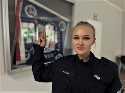 „...SŁUŻYĆ WIERNIE NARODOWI...” - NOWA POLICJANTKA LEGNICKIEJ POLICJI ZŁOŻYŁA ŚLUBOWANIE