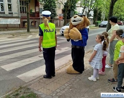 "Jednośladem bezpiecznie do celu" - spotkanie policjantki z przedszkolakami