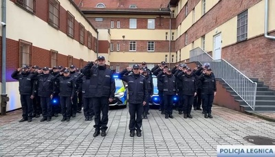 Legniccy policjanci oddali hołd poległemu na służbie śp. asp. szt. Mateuszowi Biernackiemu