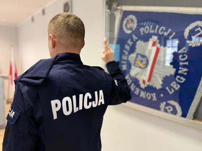 Nowy funkcjonariusz w szeregach legnickiej Policji – dziś złożył ślubowanie