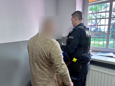 Nietrzeźwy kierowca spowodował kolizję i próbował uciec – został zatrzymany przez legnickich policjantów