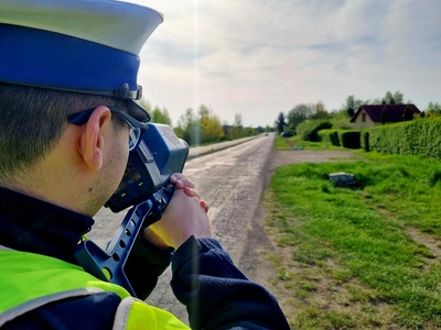 Bezpieczny powrót z majówki – legniccy policjanci apelują o rozwagę na drogach