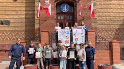 Legnicka Policja i uczniowie SP nr 4 wspólnie przeciwko hejtowi. Ważna lekcja empatii i szacunku