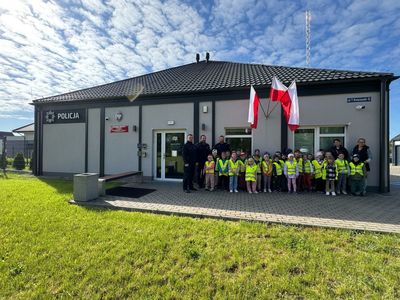 Dzieci odwiedziły policjantów z Prochowic