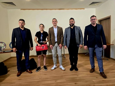 Sukces legnickiej policjantki na III Turnieju Piłki Nożnej IPA Region Bolesławiec.  Najlepszą bramkarką turnieju została sierż. Justyna Walter z KMP Legnica!