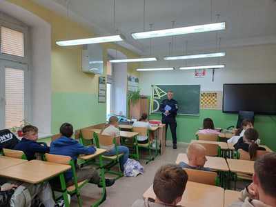 Edukacja i profilaktyka spotkanie z uczniami w Legnickim Polu
