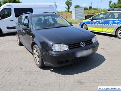Skuteczna interwencja legnickich policjantów narkotyki, poszukiwany kierowca i podejrzenie paserstwa