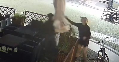 Zwinęli parasol... na rower i odjechali. Policjanci szybko ich namierzyli