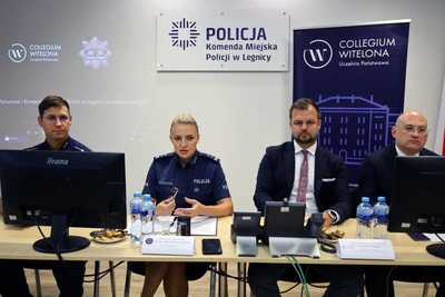 Film instruktażowy dotyczący ataku aktywnego strzelca. Wspólny projekt legnickiej Policji i Collegium Witelona Uczelni Państwowej
