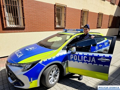 Policjantka z Legnicy pomaganie „ma we krwi” – jechała oddać krew, a oddała też serce pomagając drugiemu człowiekowi