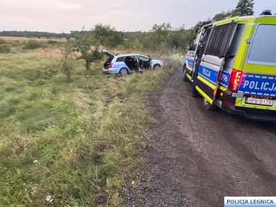 Uciekał przed Policją, choć nie miał ku temu powodów, 66-latek zakończył jazdę w rowie