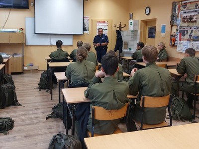 Policjanci rozmawiali z uczniami VII LO o odpowiedzialności nieletnich