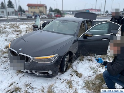 Rozbita zorganizowana grupa przestępcza handel znacznymi ilościami narkotyków i sutenerstwo. Wśród zatrzymanych m.in. pseudokibice z Legnica i Lubina