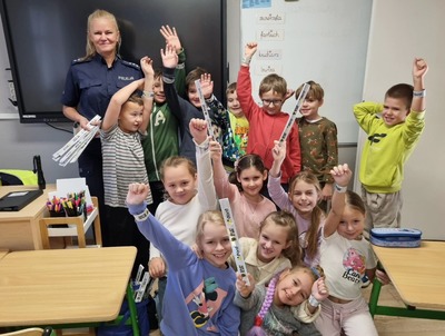 Legniccy policjanci spotkali się z dziećmi ze Szkoły Podstawowej w Kościelcu