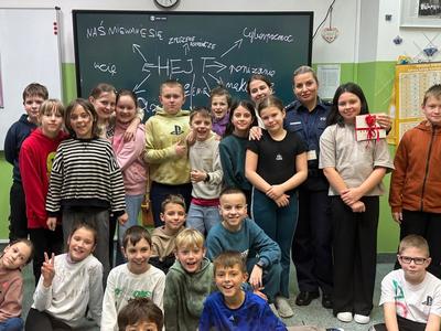 Policjantka z Wydziału ds. Nieletnich i Patologii przeprowadziła spotkanie z uczniami na temat czynów karalnych i hejtu