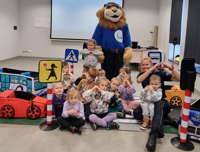 Przedszkolaki odwiedziły policjantów