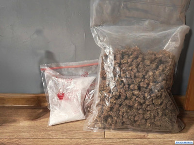 Ponad kilogram narkotyków zabezpieczyli  policjanci SPPP w Legnicy. 16-latek trafił do schroniska