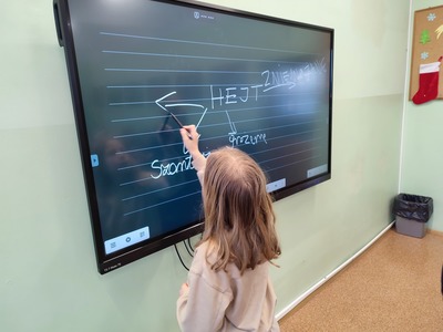 Policjantka z Wydziału ds. Nieletnich i Patologii w SP nr 19 – edukacja o hejcie, bezpieczeństwie i odpowiedzialności