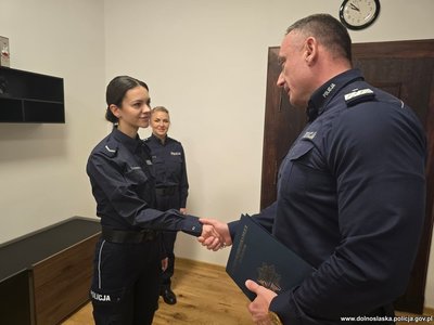 Czasami wystarczy rozmowa… Chwila uwagi... Obecność… legnicka policjantka została wyróżniona za swoją postawę podczas interwencji