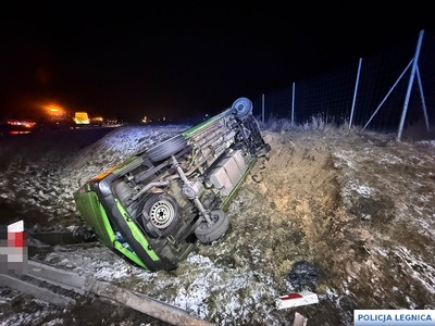 Apel do kierowców: dostosuj prędkość do warunków na drodze! Niebezpieczne zdarzenie na A4