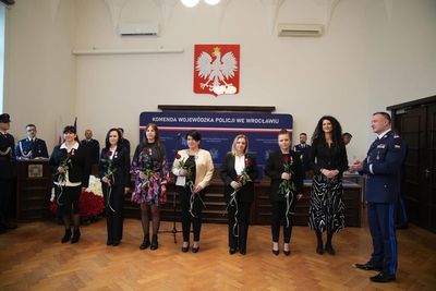 Złoty Medal za Długoletnią Służbę dla pracownicy KMP w Legnicy