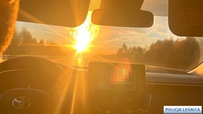 Oślepiające słońce – jak bezpiecznie poruszać się po drodze?