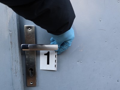 Za kierownicą mimo zakazu, pod wpływem narkotyków w domu łupy z włamania do cukierni