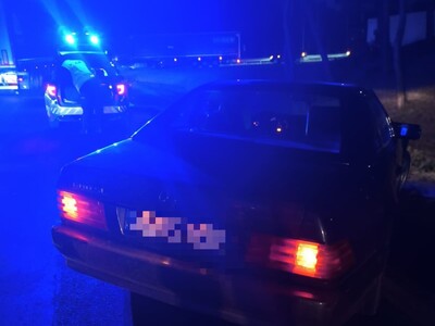 Brawurowa ucieczka przez trzy powiaty zakończona zatrzymaniem. Kierowca był pod wpływem narkotyków