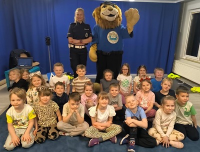 Policjantka ruchu drogowego odwiedziła przedszkole „Planeta Zdrowia” w Legnicy