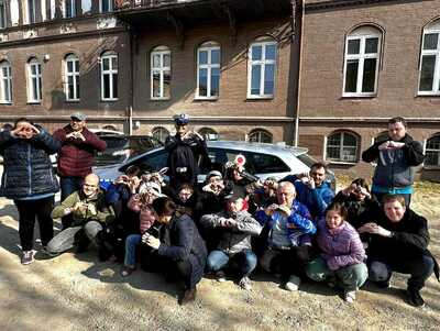 Bezpieczeństwo bez barier policjantka ruchu drogowego z wizytą w „Jutrzence”