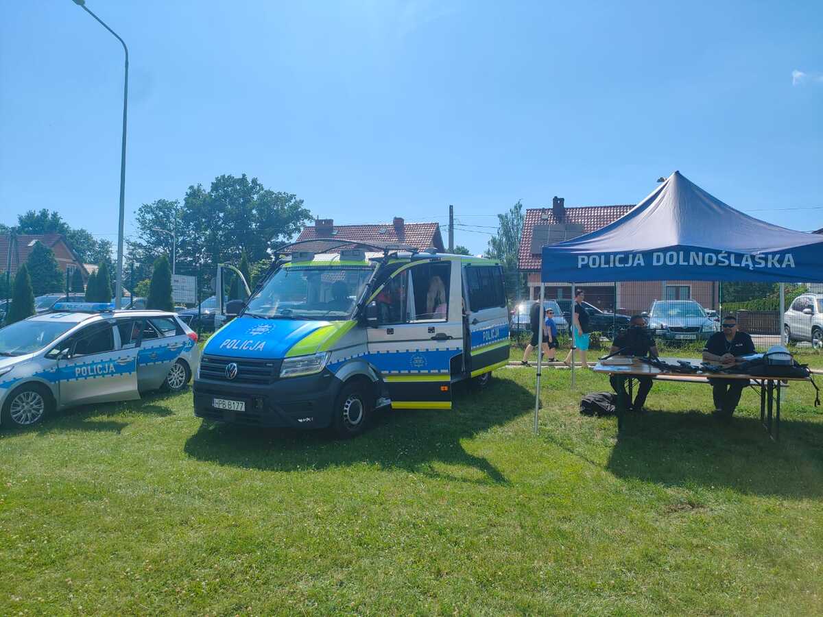 Policjanci uczestniczyli w Gminnym Dniu Dziecka w Krotoszycach